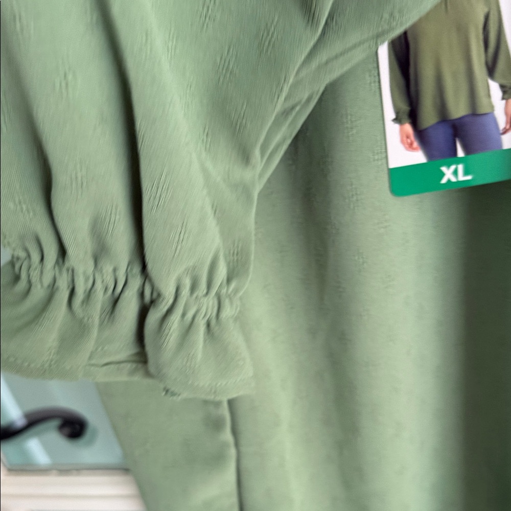 Jessica Simpson Green Ruched Shoulder Blouse - Picture 4 of 6